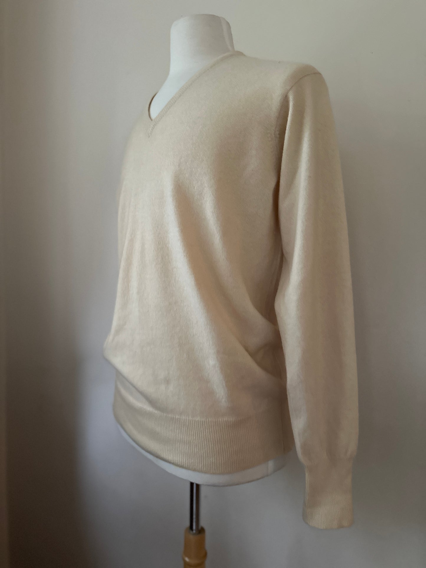 Jerry Magnin V-Neck Cashmere Cream Sweater