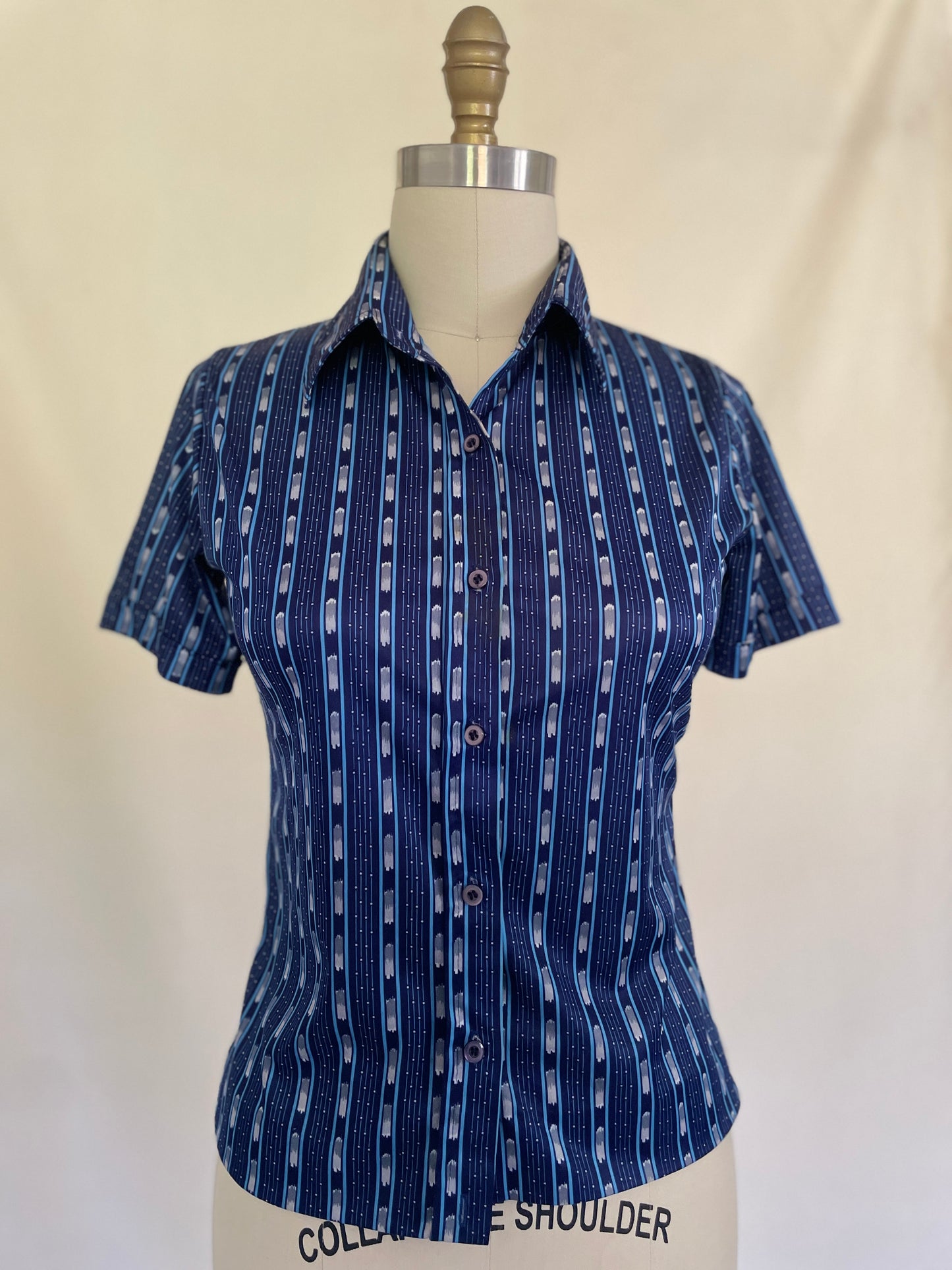 Pulsating Poly Short-Sleeved Button Up