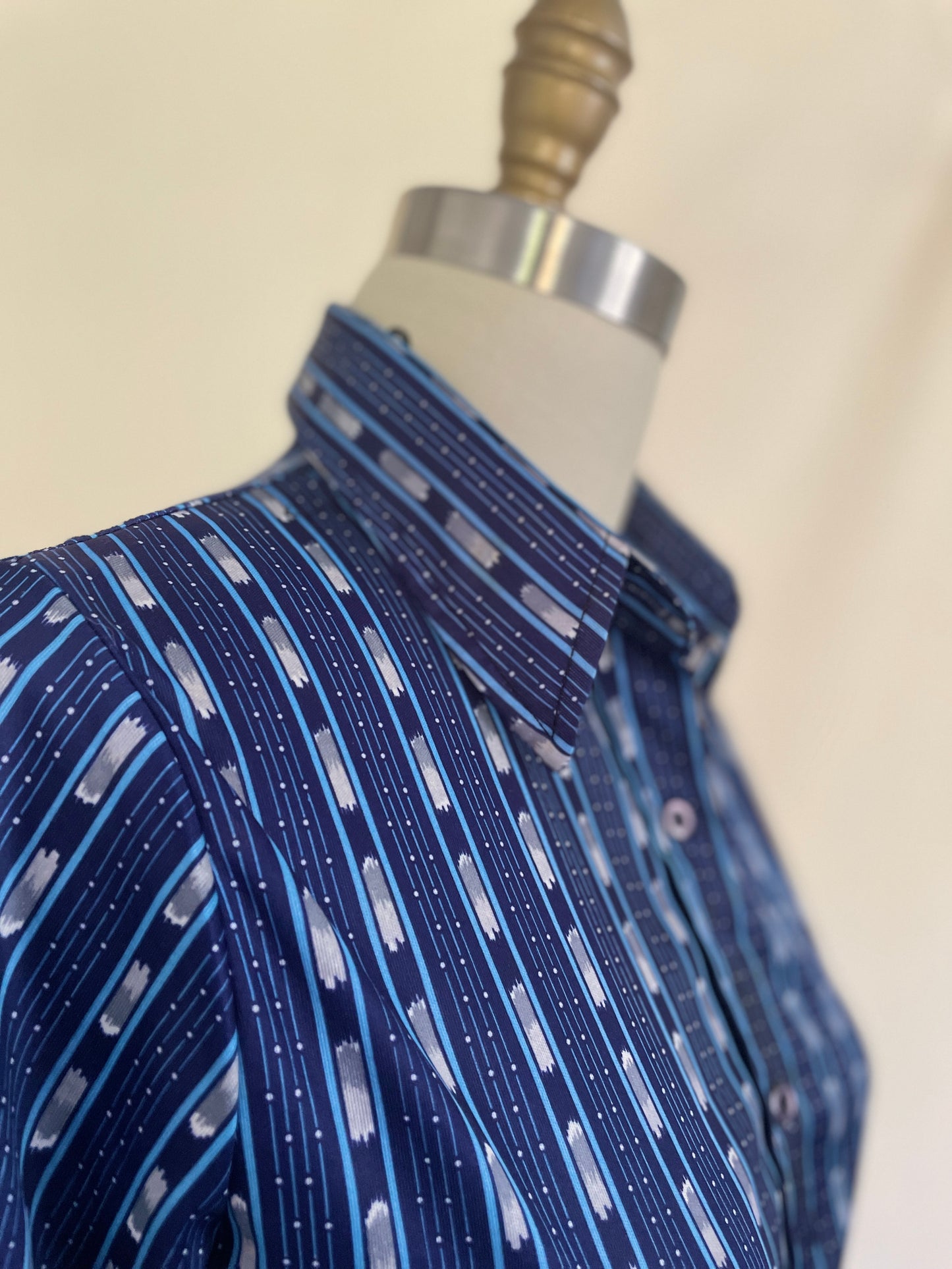 Pulsating Poly Short-Sleeved Button Up