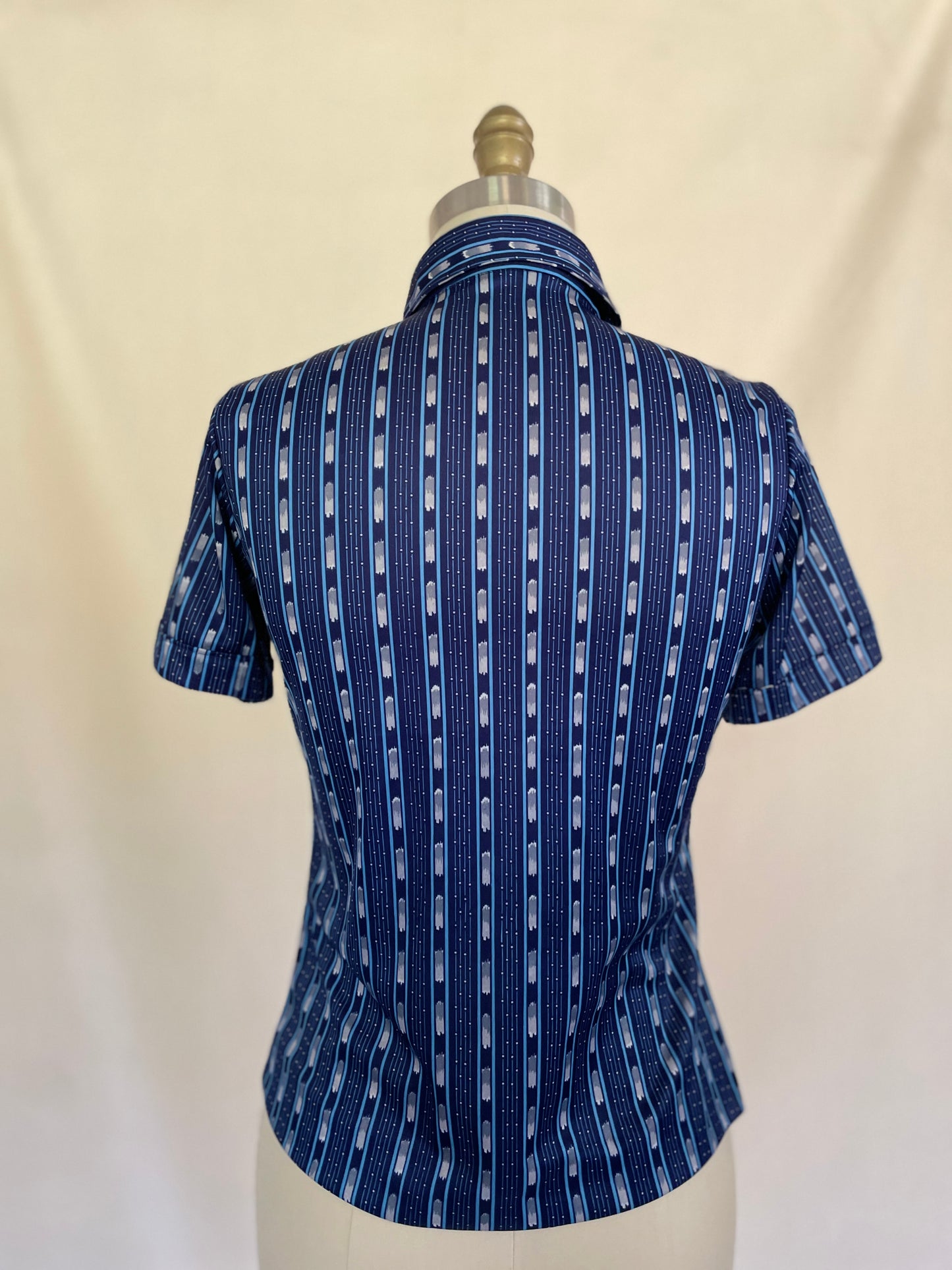 Pulsating Poly Short-Sleeved Button Up