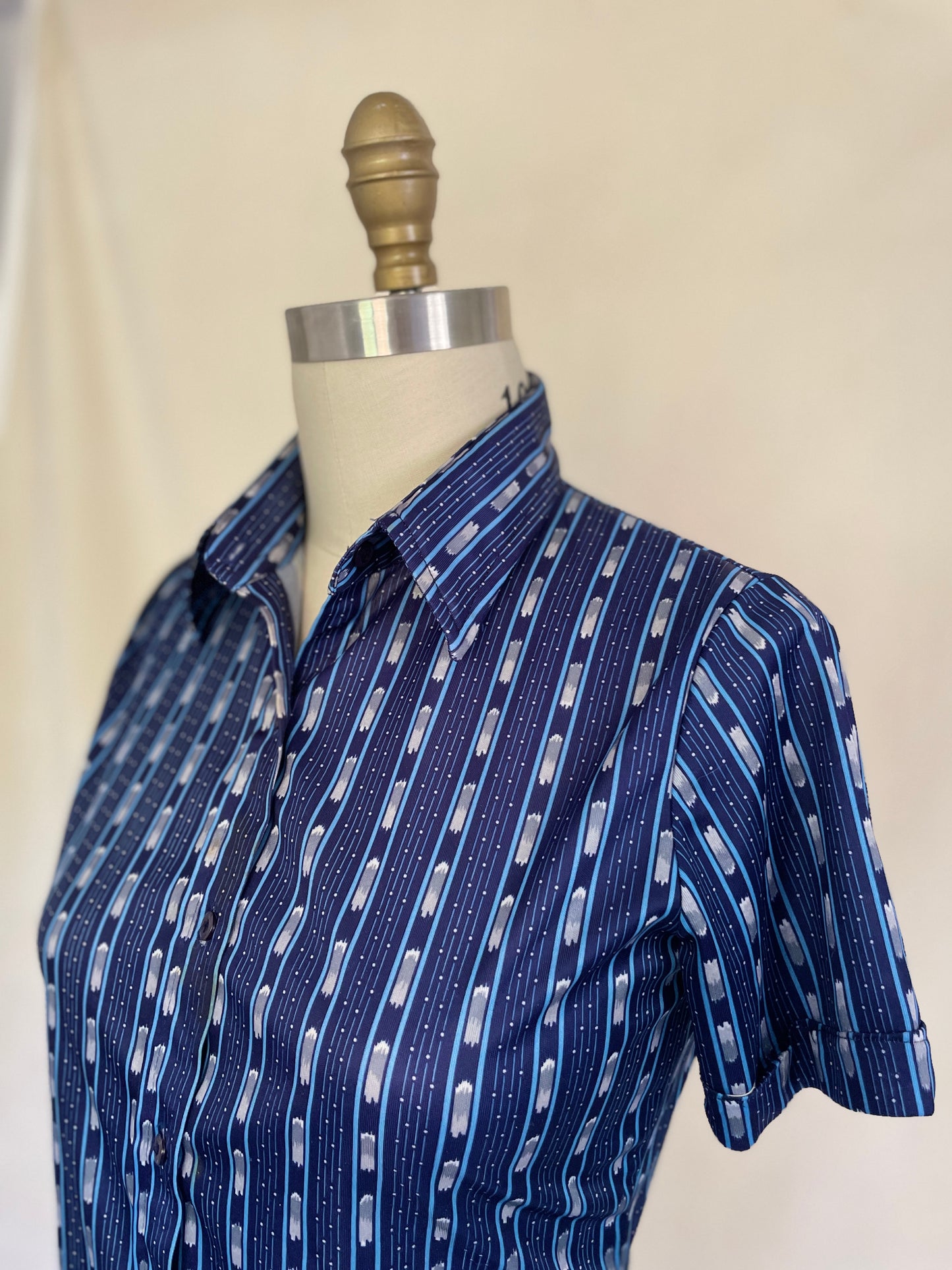 Pulsating Poly Short-Sleeved Button Up