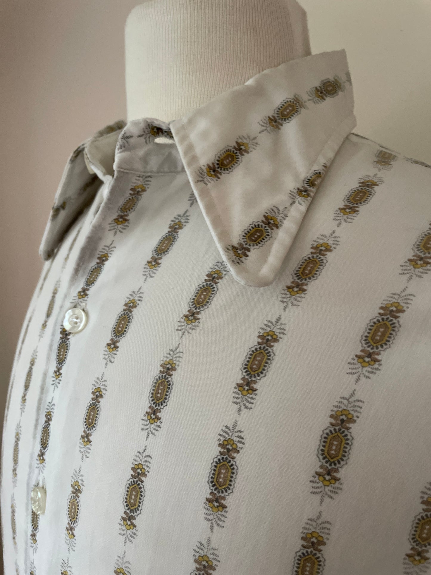 Rounded Collar Jacquard Button Up