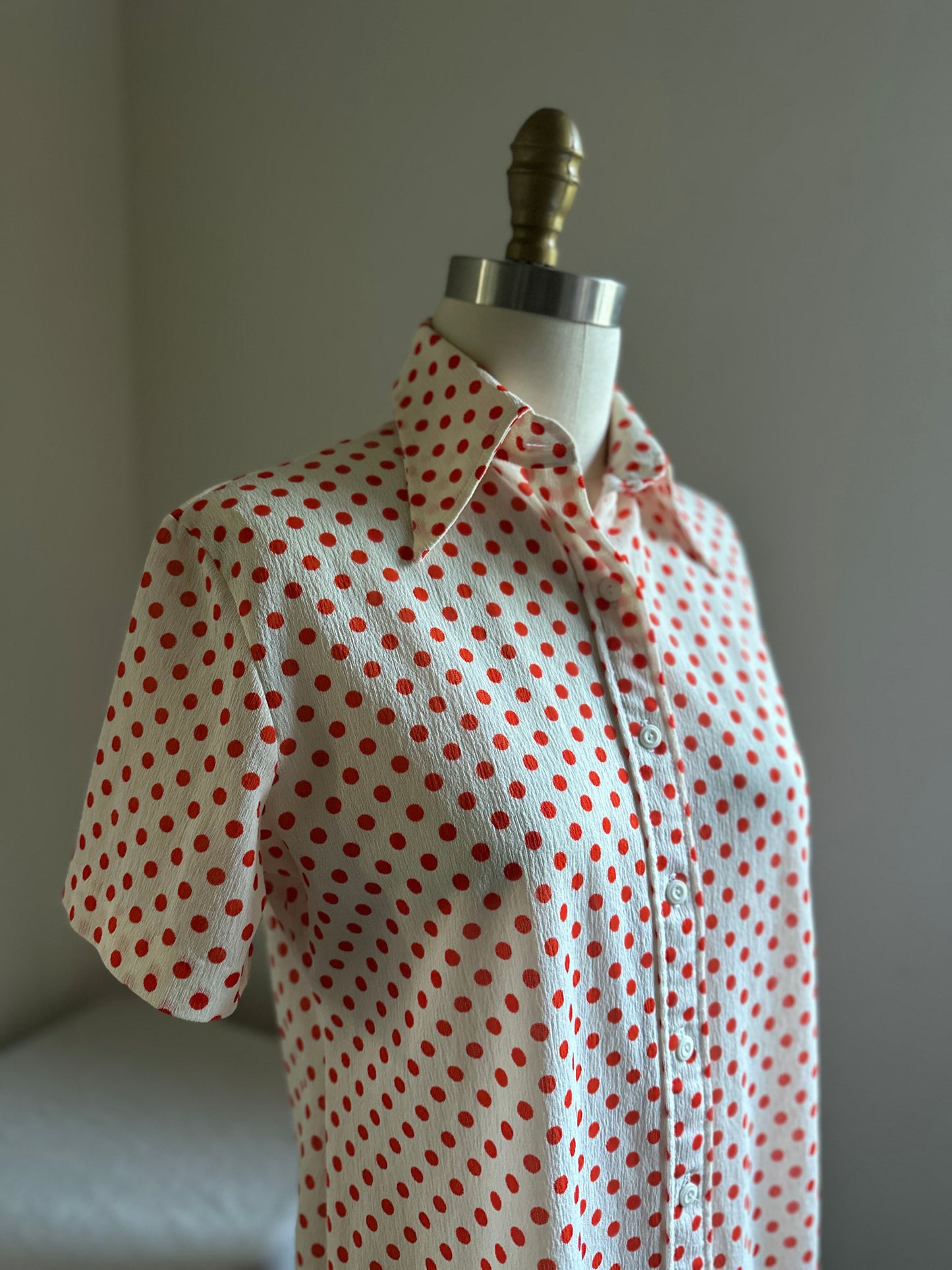Jantzen White and Orange Polka Dot Short Sleeve Button Up Blouse