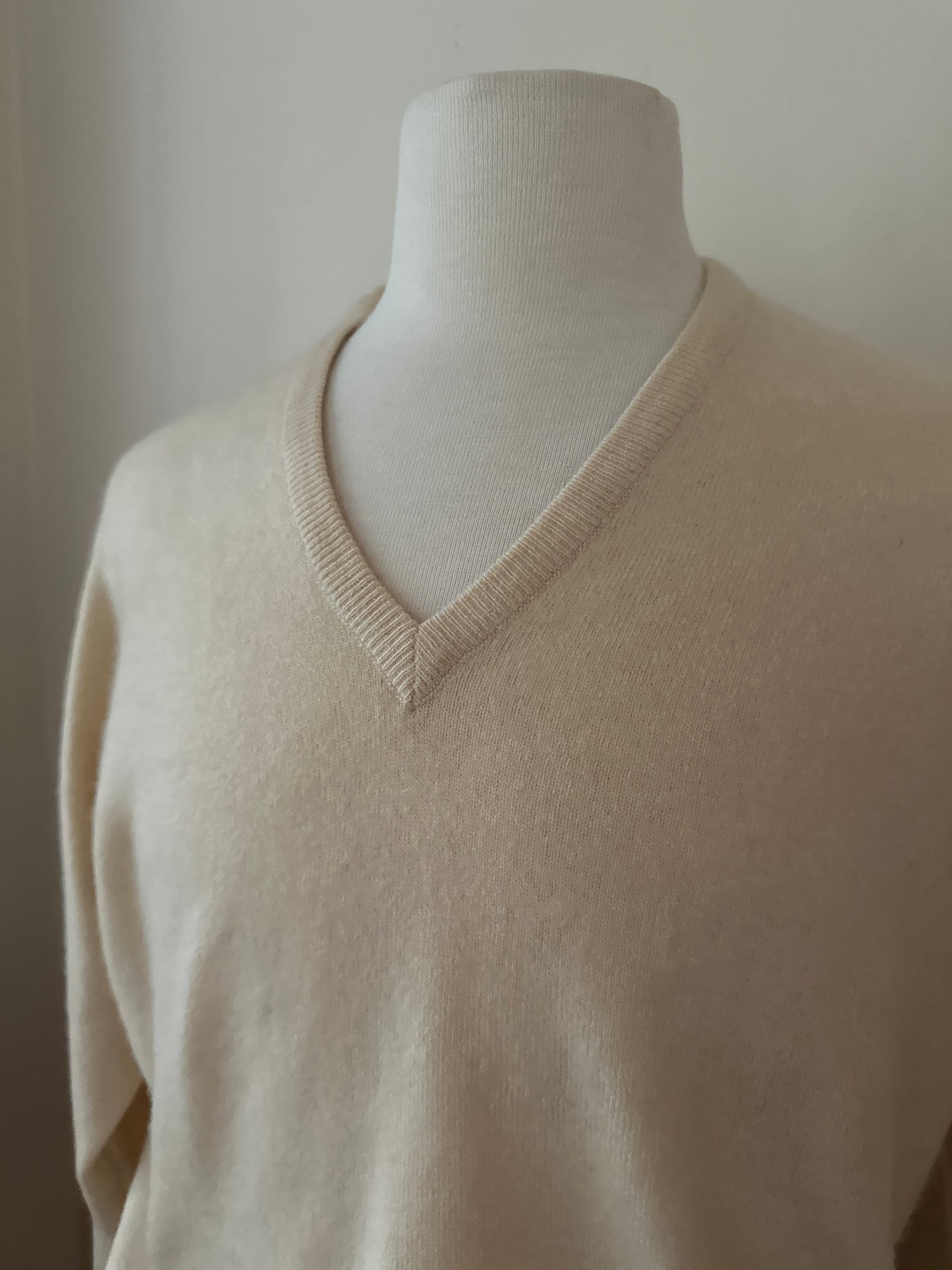 Jerry Magnin V-Neck Cashmere Cream Sweater