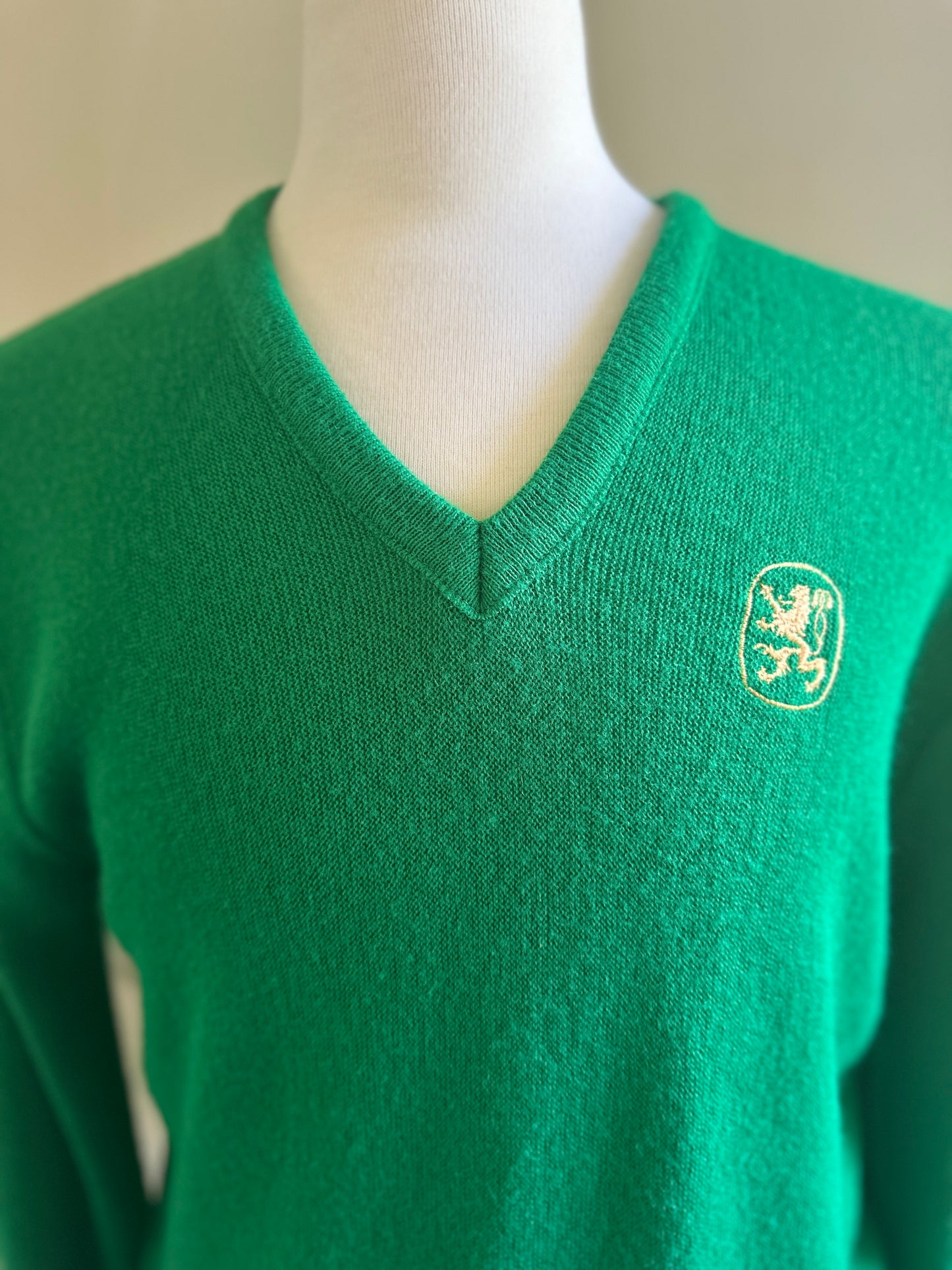 Vantage Kelly Green V-Neck Golf Sweater
