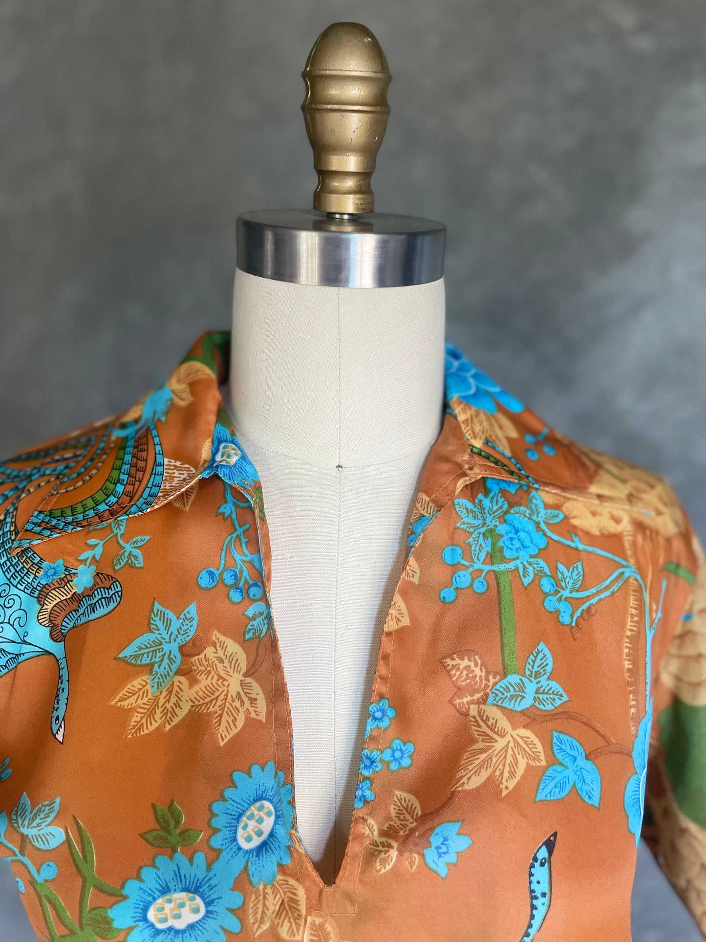 Peach Skin Peacock Print Short-Sleeved Shirt